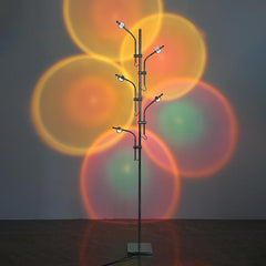 Adjustable head floor lamp